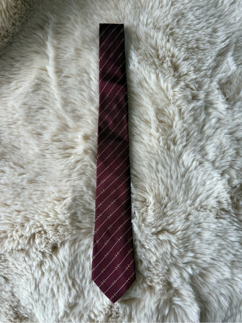 Gucci Men's Burgundy Silk Tie with Diagonal Signature Motif